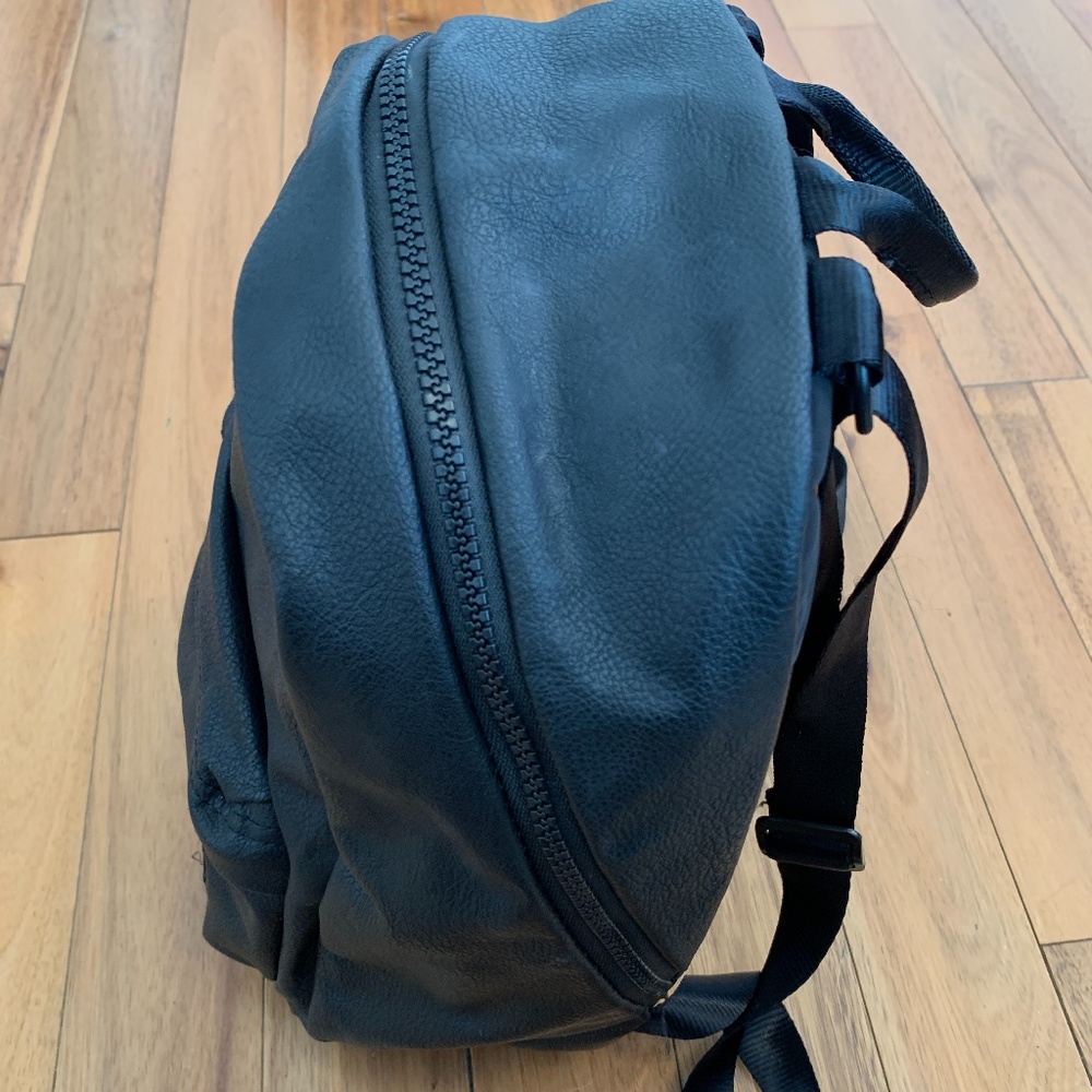 Adidas Mini/Small Backpack - Picture 4 of 5
